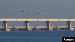 Российские истребители над Керченским проливом 25 ноября 2018 года. Фото: Reuters