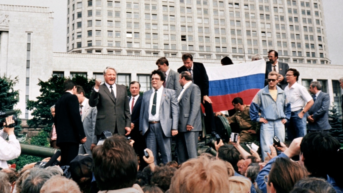 Мэрия Москвы разрешила защитникам Белого дома провести митинги на Новом  Арбате в годовщину путча