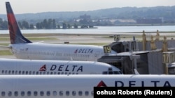 Самолеты авиакомпании Delta Air Lines в аэропорту Вашингтона
