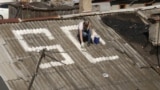 Жители поселка в Казани написали на стенах и крышах SOS