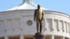К годовщине смерти Каримова в Ташкенте открыли памятник