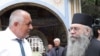 Минздрав Болгарии оштрафовал премьера страны на 150 евро за визит в церковь без маски