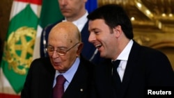 Президент Италии Джорджио Наполитано (слева) с премьер-министром Матео Ренци 