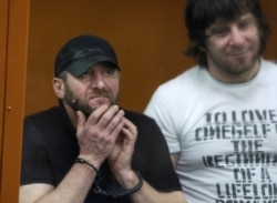 Khamzat Bakhayev (left) next to Temerlan Eskerkhanov in the Moscow District Military Court on their day of sentencing, July 13, 2017.