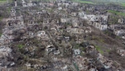 Поселок городского типа Новотошковское в Луганской области после продолжительных ударов 24 апреля 2022 года