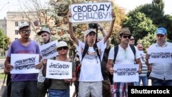 Протесты в Украине с требованием освободить Сенцова