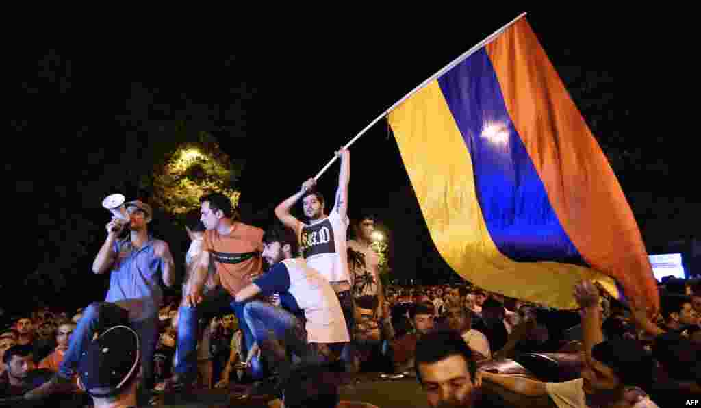 Протесты начались 19 июня в Ереване. Основное требование - отменить повышение цен на электроэнергию