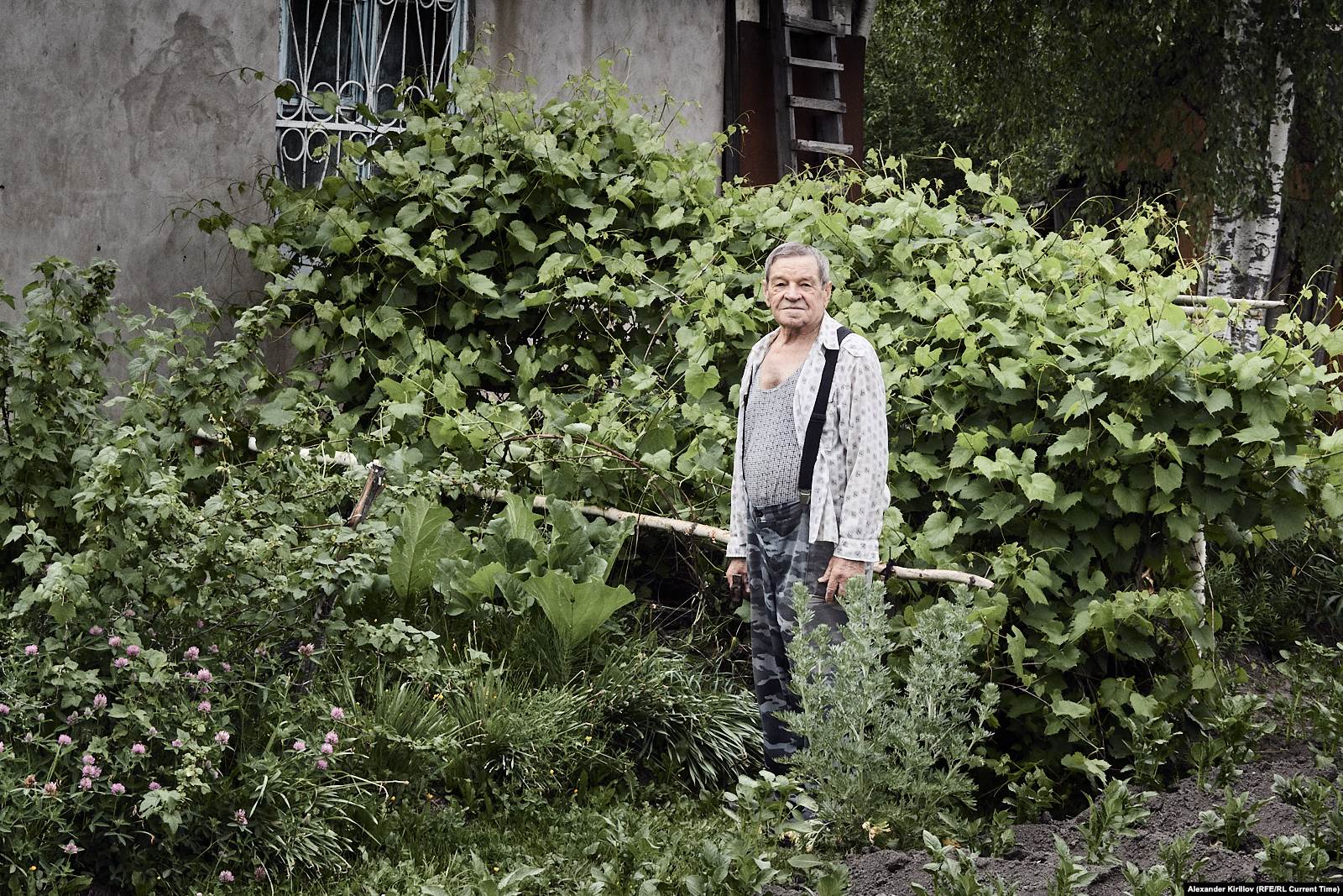 Юрий Иванов на своем участке Фарафоновских дач