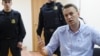 Навальный вышел на свободу, но не там, где его ждали