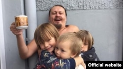 Олег Воротников с детьми