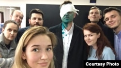 Алексей Навальный после нападения