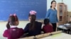 Три ученика за партой, более 40 человек в классе. Почему в бишкекских жилмассивах 10 лет не могут построить школу