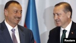 Эрдоган и Ильхам Алиев в июне 2010 года