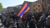 Парламент Армении утвердил экс-президента премьером, оппозиция объявила "бархатную революцию"