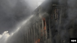 Пожар в здании склада завода ЗИЛ