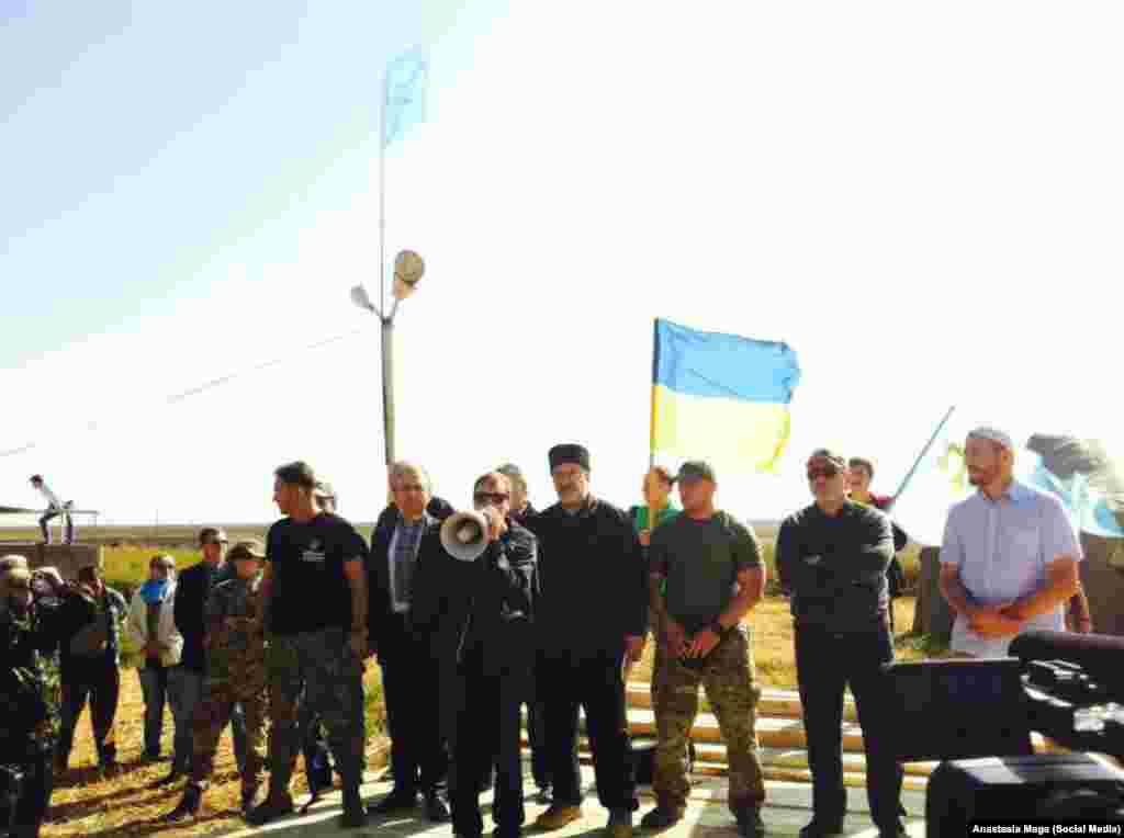 На контрольно-пропускном пункте Чонгар на административной границе с Крымом состоялся митинг, приуроченный к началу &quot;продовольственной блокады&quot;