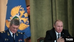 Генеральный прокурор РФ Юрий Чайка и президент России Владимир Путин