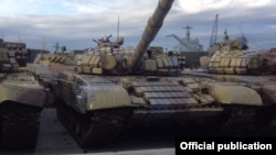 Российские танки готовятся к отправке в Сирию в порту Новороссийска
