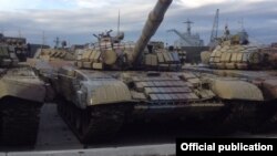 Российские танки в порту Новороссийска готовы к отправке в Сирию, фото - Руслан Левиев