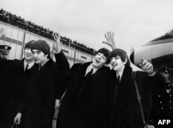 Beatles в аэропорту John F. Kennedy в Нью-Йорке, 7 февраля 1964