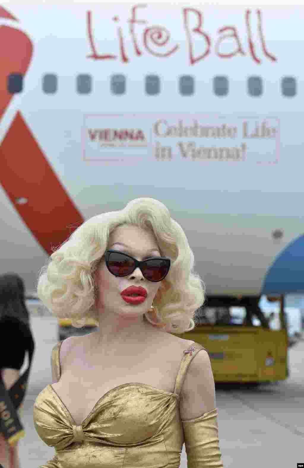 Американская модель Аманда Лепор прибыла на 23-й ежегодный благотворительный &quot;Бал Жизни&quot; в Вену, чтобы поддержать больных СПИДом и ВИЧ-инфецированных людей