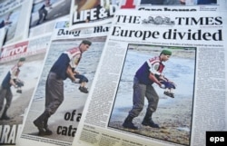 Газеты всего мира напечатали фотографию утонушего у берегов Турции сирийского мальчика, 3 сентября 2015