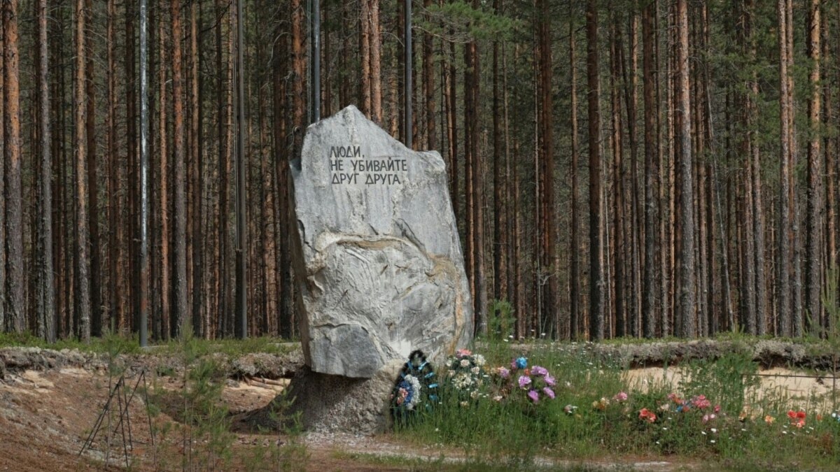 В Сандармохе почтили память репрессированных