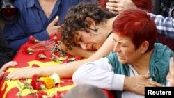 Родственники жертв погибших в Анкаре во время теракта 10 октября 2015 года 