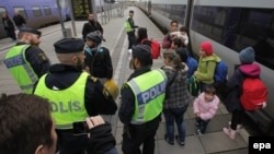 Шведская полиция контролирует поток мигрантов на вокзале в Мальме 