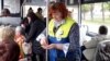 Школа белорусского в троллейбусе: кондуктор в Могилеве учит русскоязычных пассажиров второму языку страны