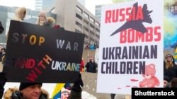 Протесты в Торонто в поддержку Украины и против агрессии России, февраль 2022 года