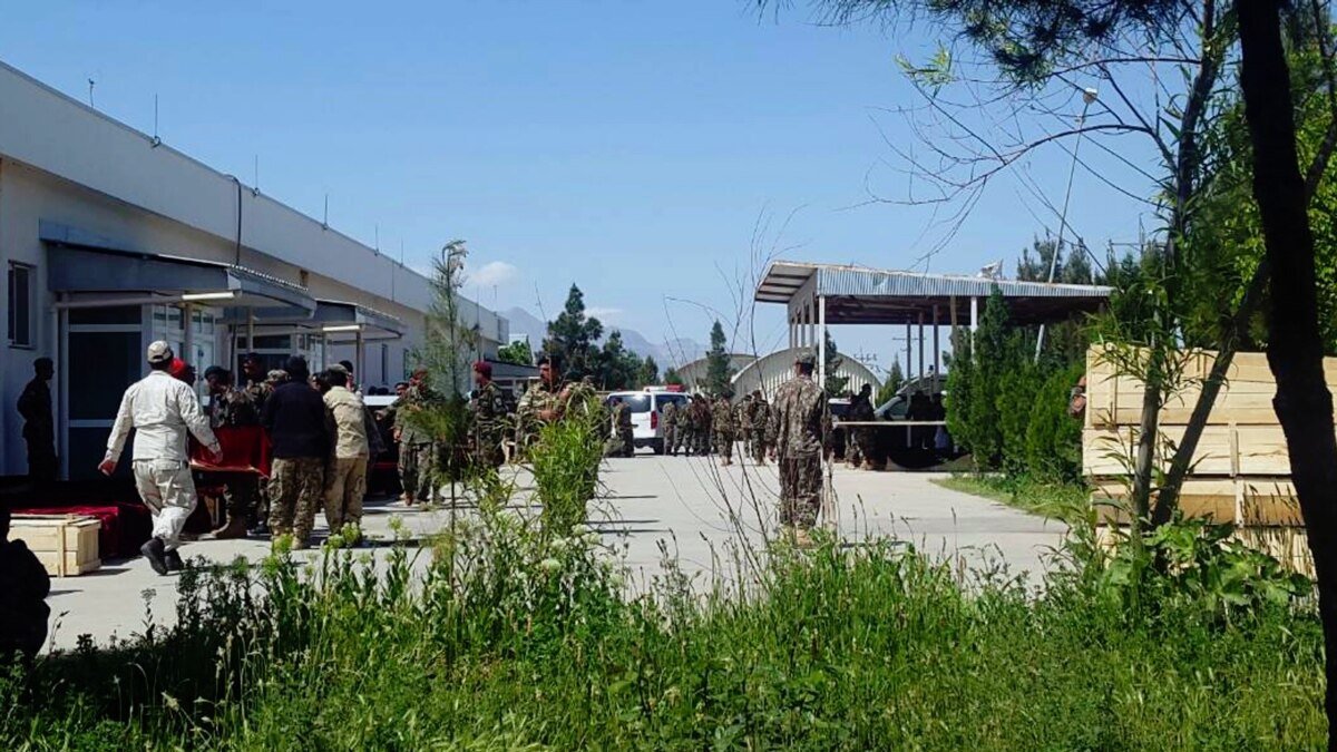 В Афганистане объявлен общенациональный траур в память о погибших на  военной базе в Мазари-Шариф