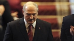 Президент Александр Лукашенко покидает сцену после церемонии инаугурации в Минске, 21 января 2011 года