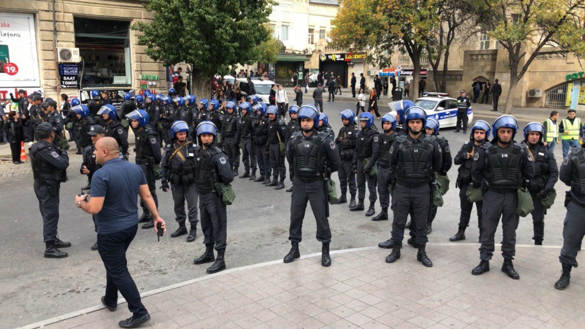 Протесты в Баку: оппозиционер Али Керимли задержан, центр оцеплен полицией,  закрыто несколько станций метро