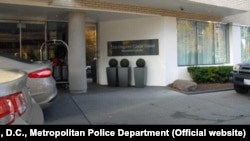 Полиция Вашингтона предоставила фотографии комнаты отеля, где Лесина нашли мертвым 