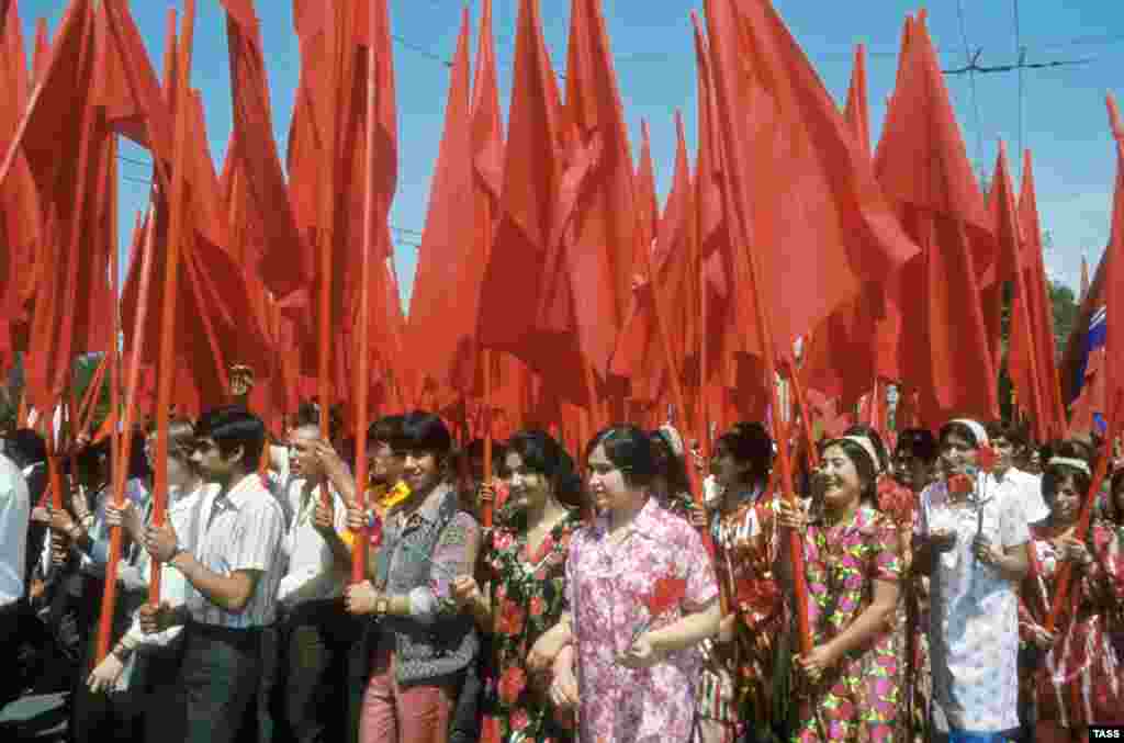 Парад в Душанбе, Таджикская ССР, 1977 год