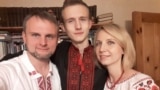 Андрей Витушко с женой Кристиной и сыном Мироном 
