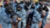 Полиция задерживает участников протеста в Нур-Султане 1 марта 2021 года