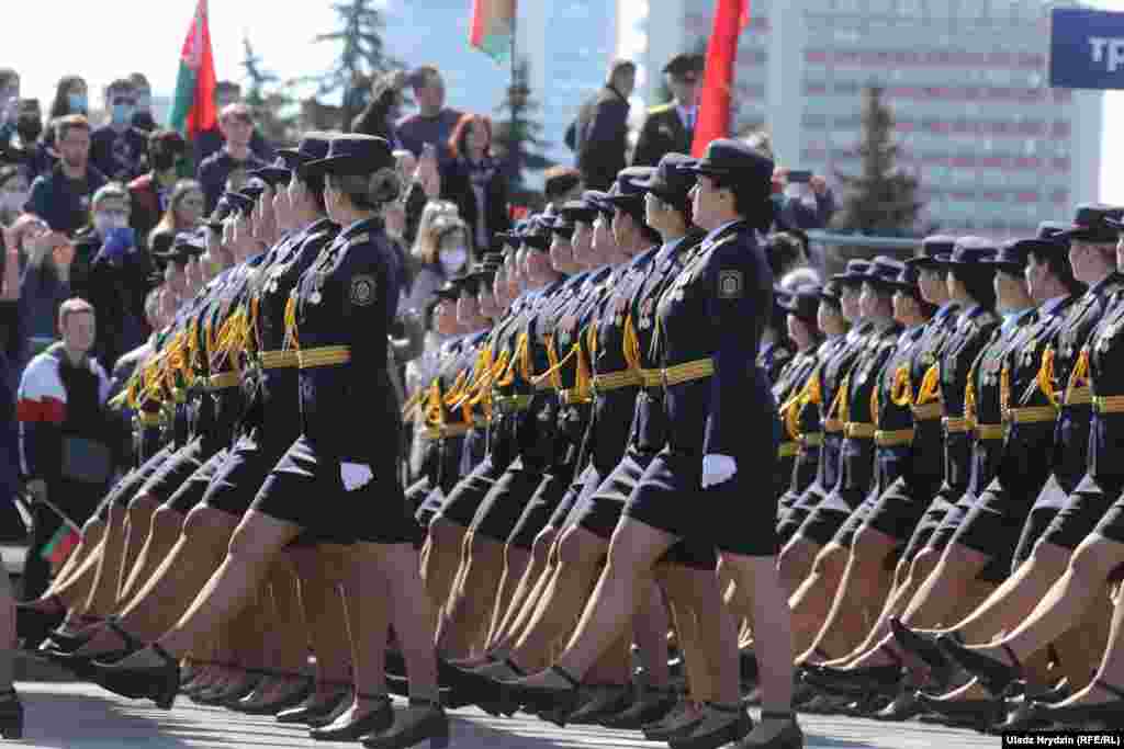 Маршем прошли многие подразделения белорусской армии и МВД
