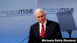 Вице-президент США Майк Пенс во время выступления на Мюнхенской конференции по безопасности