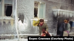 Эвакуация людей на месте авиакатастрофы в Иркутске-2