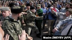 Казаки избивают участников митинга в Москве, 5 мая 2018 года