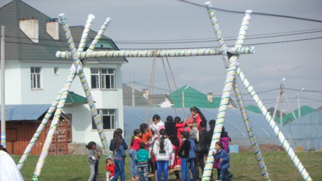 Programme: Центральная Азия отмечает праздник весны и обновления. А в Казахстане Новруз может стать главным праздником. В Кыргызстане хотят ввести ограничения на проведение торжеств