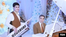 Президент Туркменистана Гурбангулы Бердымухамедов с внуком Керимгулы