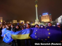 Митинг в поддержку евроинтеграции на Майдане Независимости, 21 ноября 2013 года.