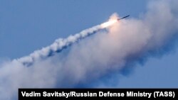 Российская ракета "Калибр" во время пуска по целям в Сирии, сентябрь 2017 года
