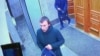 Студент Михаил Жлобицкий за несколько секунд до взрыва в здании управления ФСБ, Архангельск, 31 октября 2018 года