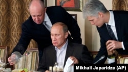 Евгений Пригожин во время одного из "кремлевских" обедов, с президентом РФ Владимиром Путиным