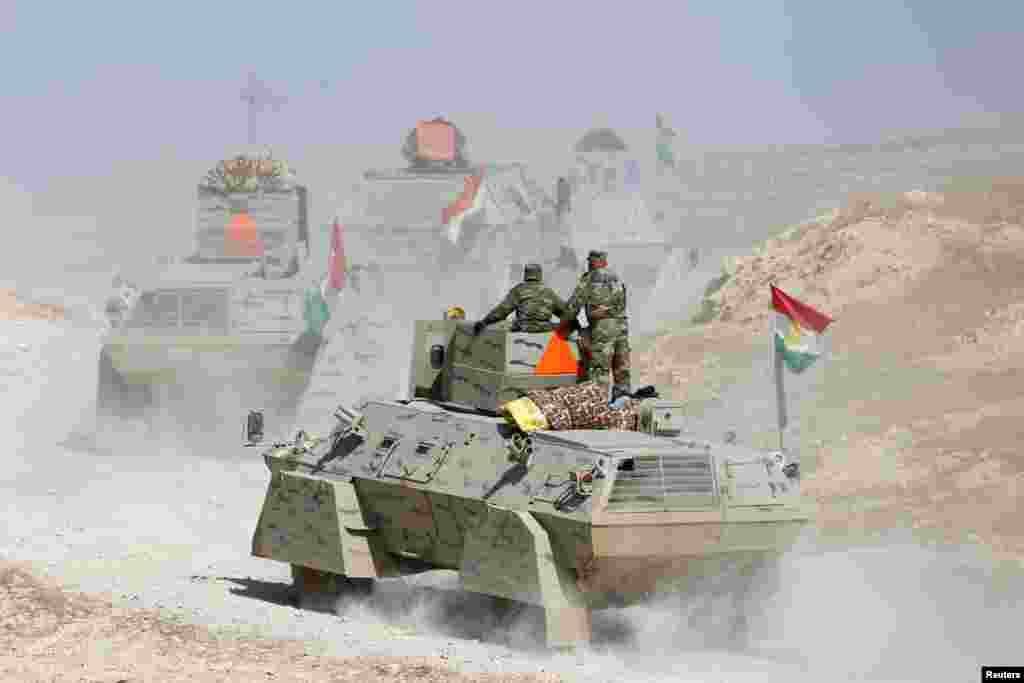 Западные члены коалиции долгое время не соглашались посылать своих военных для наземной операции против боевиков. В основном этим занималось курдское ополчение Пешмерга На фото &ndash; бойцы Пешмерги во время операции против ИГИЛа