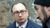 В Крыму сотрудники ФСБ задержали и потом отпустили адвоката Николая Полозова